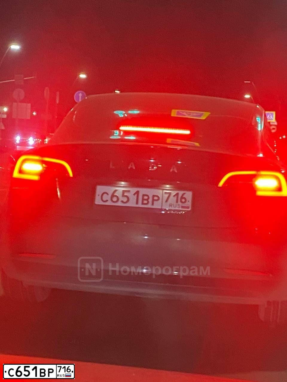 Фото автомобиля TESLA MODEL 3, 2018 — госномер С651ВР716. Цвет: ЧЕРНЫЙ