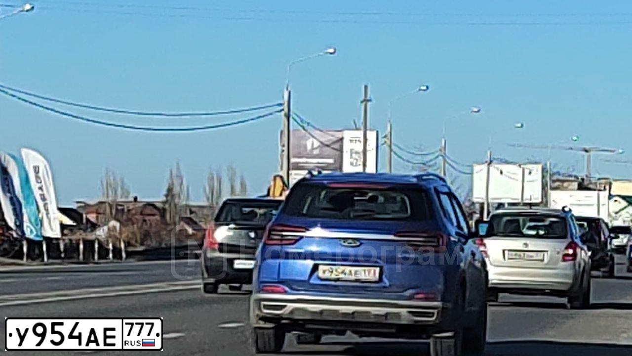Фото автомобиля MITSUBISHI LANCER, 2013 — госномер У954АЕ777. Цвет: Серый