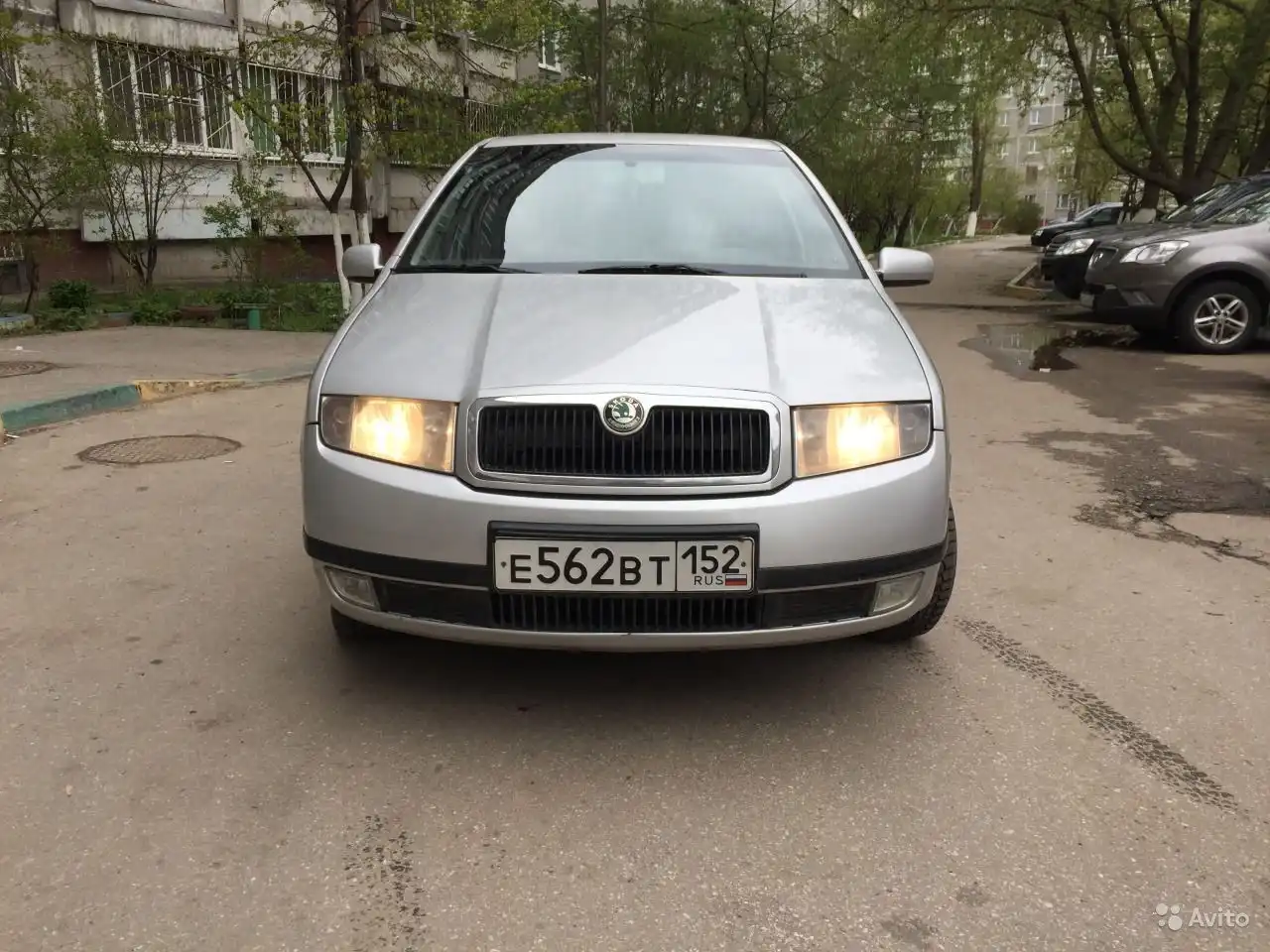 Фото автомобиля SKODA FABIA, 2001 — госномер Р606СС69. Цвет: СВЕТЛО-СЕРЫЙ
