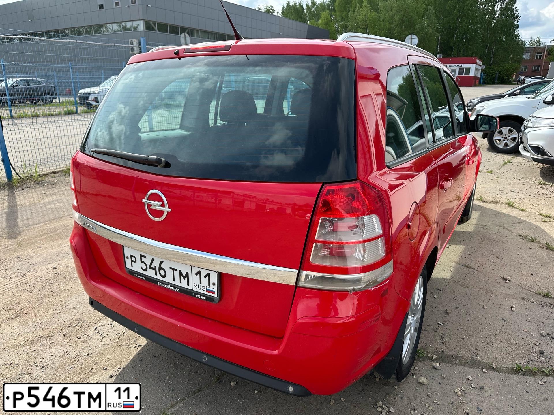 Фото автомобиля OPEL ZAFIRA, 2012 — госномер Е091МЕ11. Цвет: Красный