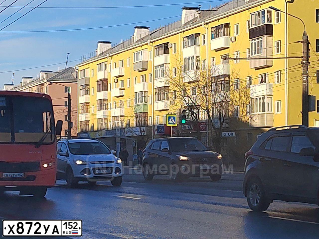 Фото автомобиля CADILLAC SRX, 2009 — госномер Е323РН199. Цвет: ЧЕРНЫЙ