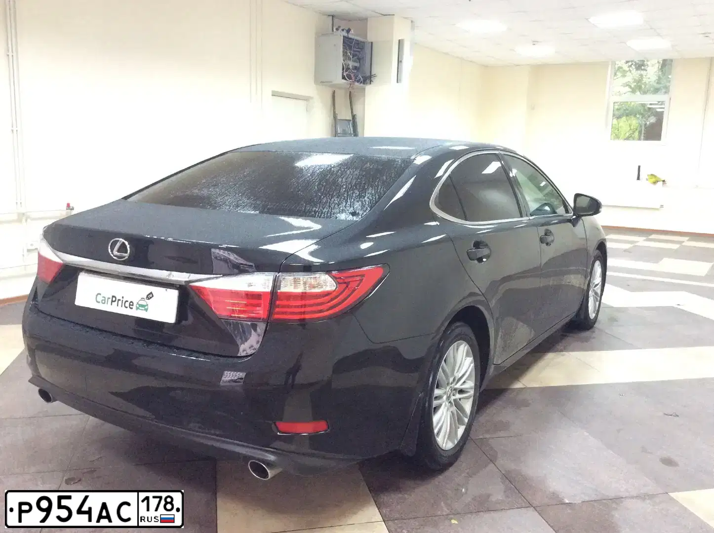 Фото автомобиля LEXUS ES, 2013 — госномер Р954АС178. Цвет: ЧЕРНЫЙ