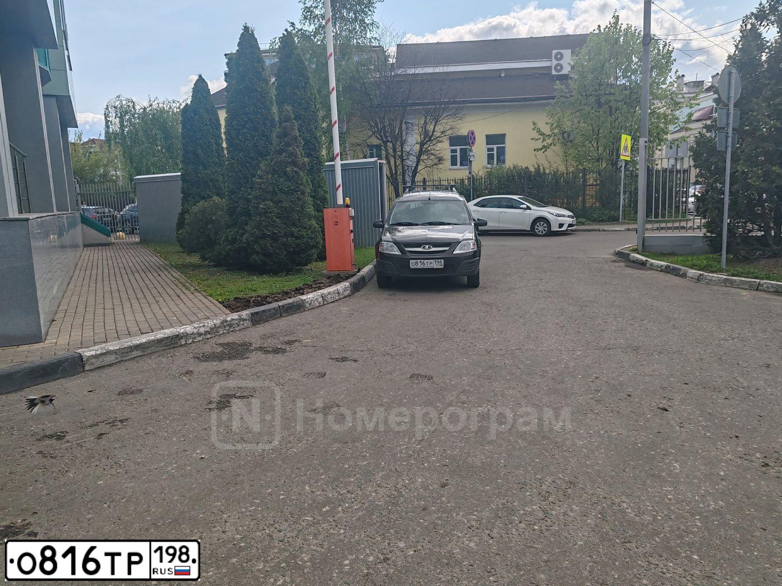 Фото автомобиля LADA LARGUS, 2018 — госномер О816ТР198. Цвет: ТЕМНО-КОРИЧНЕВЫЙ