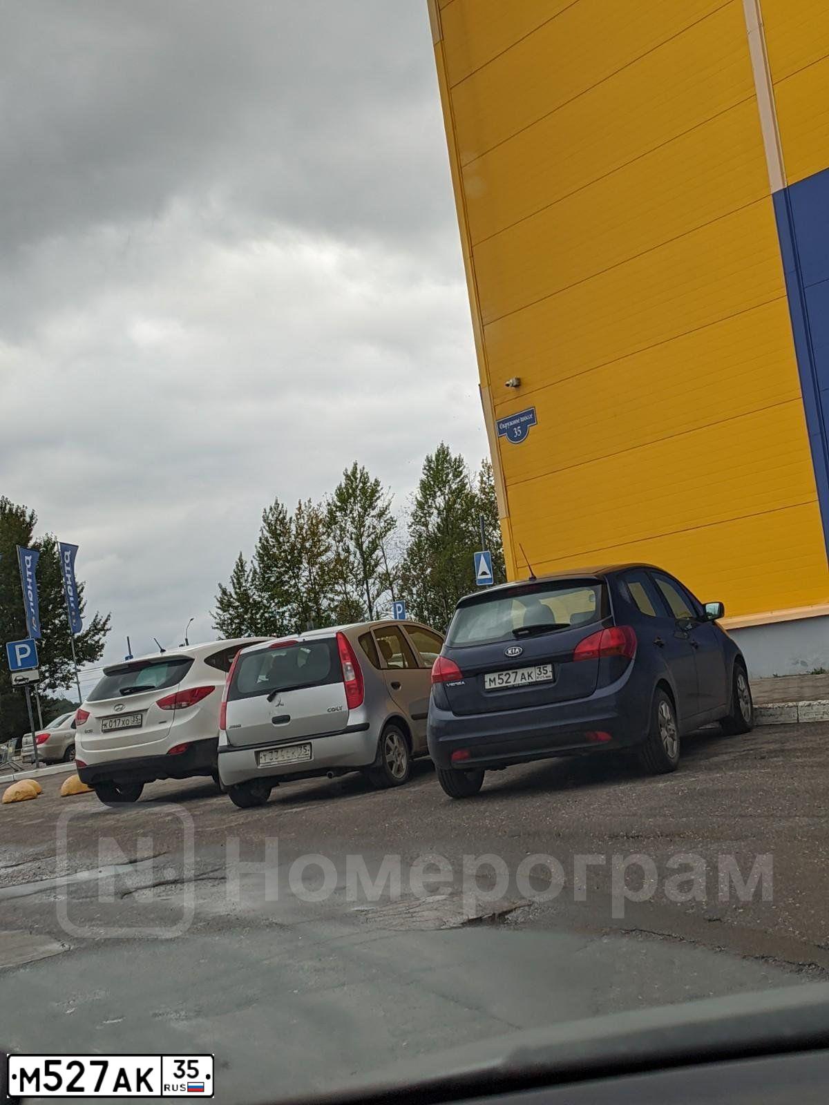 Фото автомобиля KIA VENGA, 2011 — госномер М527АК35. Цвет: ТЕМНО-СИНИЙ