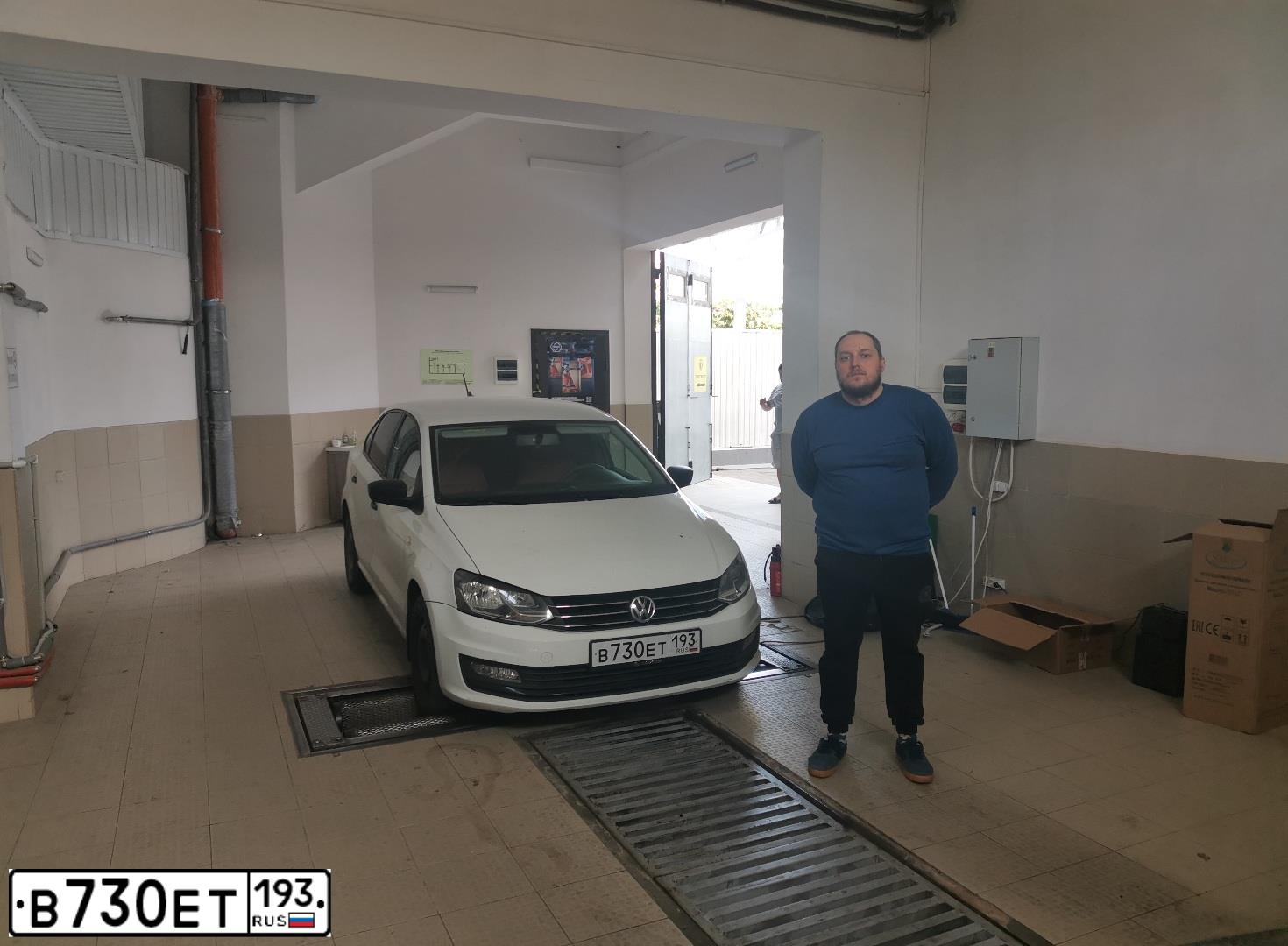 Фото автомобиля VOLKSWAGEN POLO, 2018 — госномер В730ЕТ193. Цвет: Белый