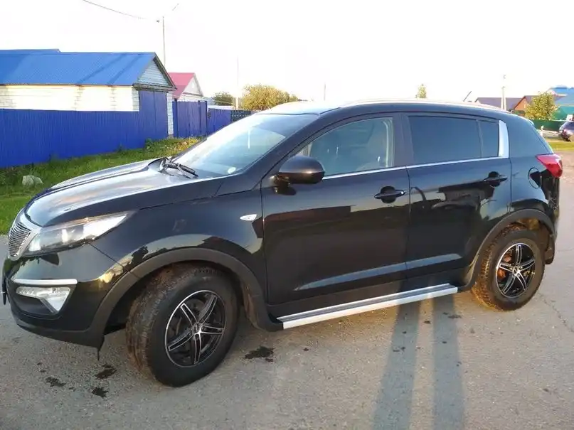 Фото автомобиля KIA SPORTAGE, 2013 — госномер У300МА16. Цвет: ЧЕРНЫЙ ПЕРЛАМУТРОВЫЙ