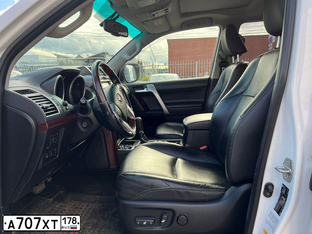 Фото автомобиля TOYOTA LANDCRUISER, 2015 — госномер М518ХА35. Цвет: Белый