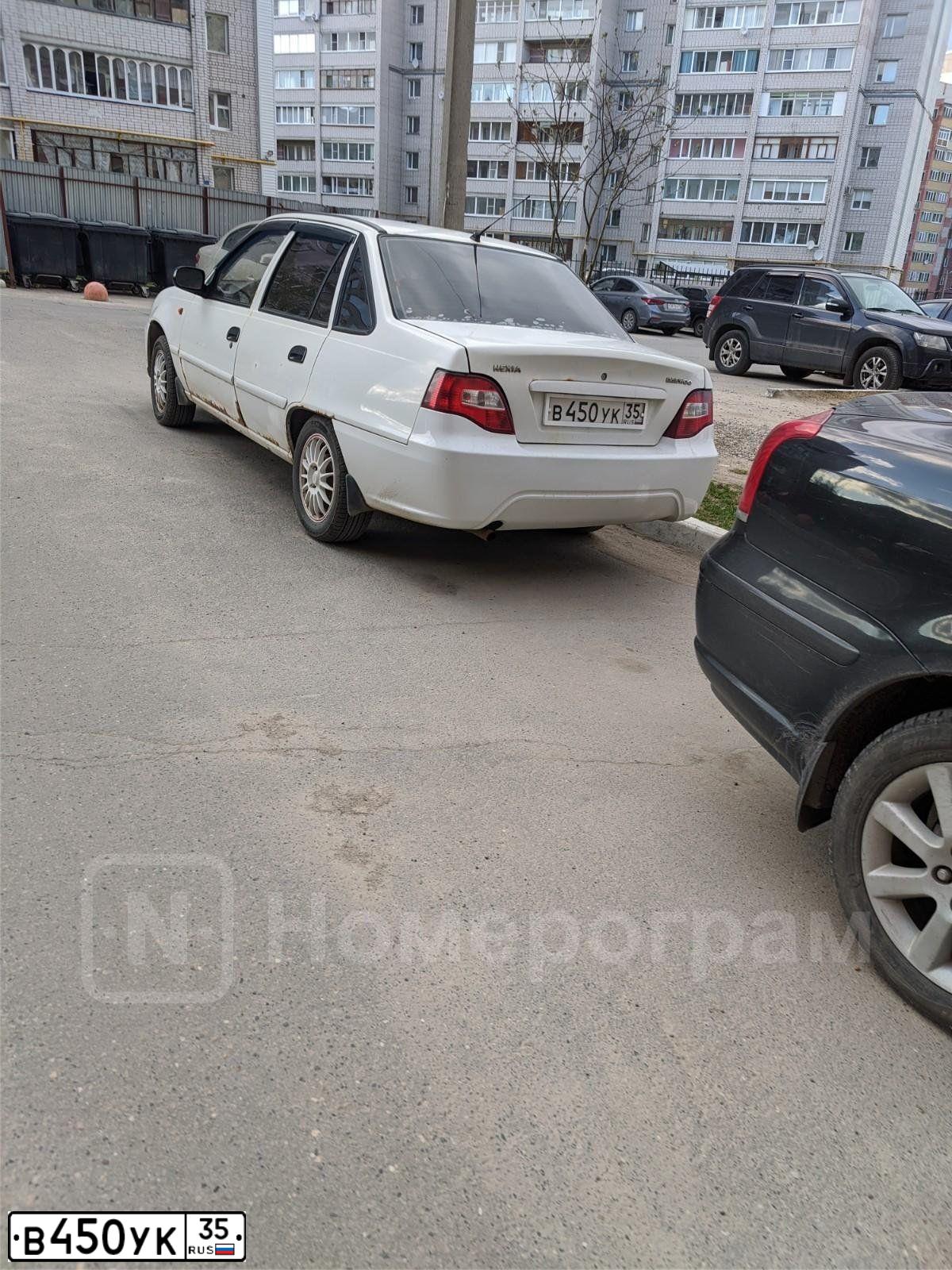 Фото автомобиля DAEWOO NEXIA, 2012 — госномер В450УК35. Цвет: БЕЛО-ДЫМЧАТЫЙ