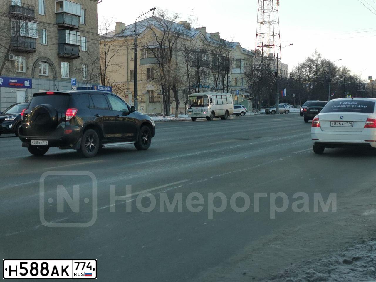 Фото автомобиля TOYOTA RAV4, 2010 — госномер Н697ЕМ190. Цвет: ТЕМНО-СЕРЫЙ