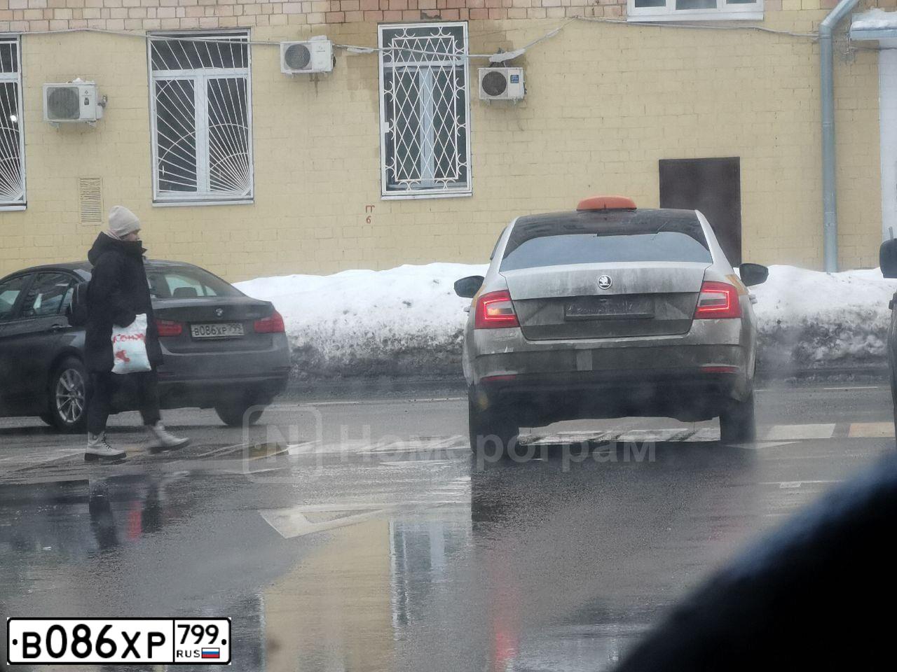 Фото автомобиля BMW SERIE 3, 2014 — госномер Т030ВН777. Цвет: Коричневый