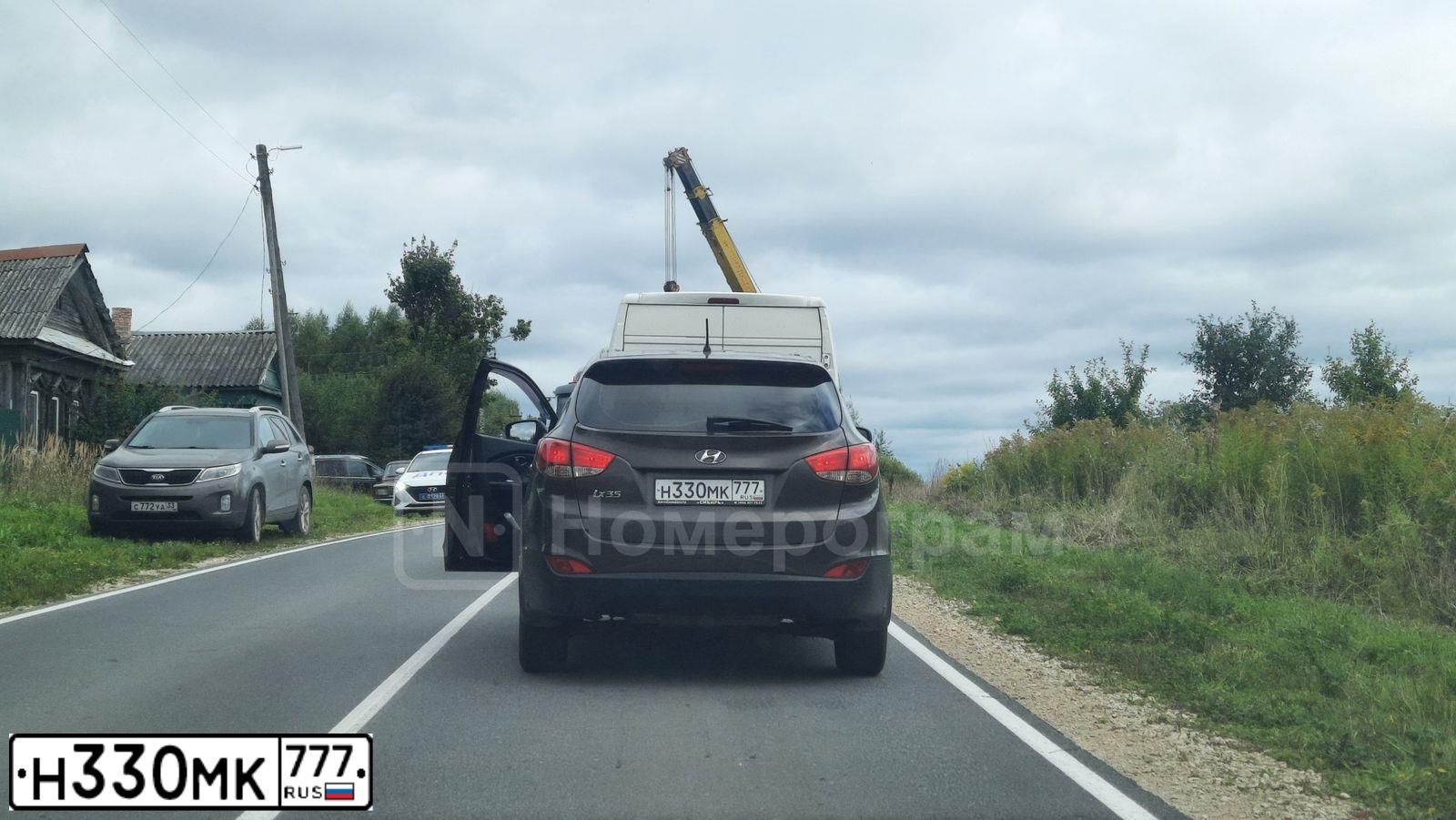 Фото автомобиля HYUNDAI IX35, 2014 — госномер Н330МК777. Цвет: КОРИЧНЕВЫЙ