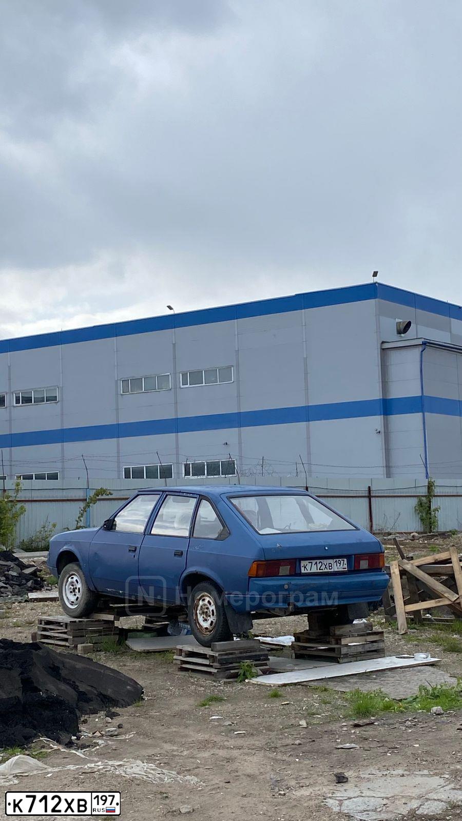 Фото автомобиля AZLK MOSKWITSCH 2141, 1999 — госномер К712ХВ197. Цвет: СИНИЙ ТЕМНЫЙ