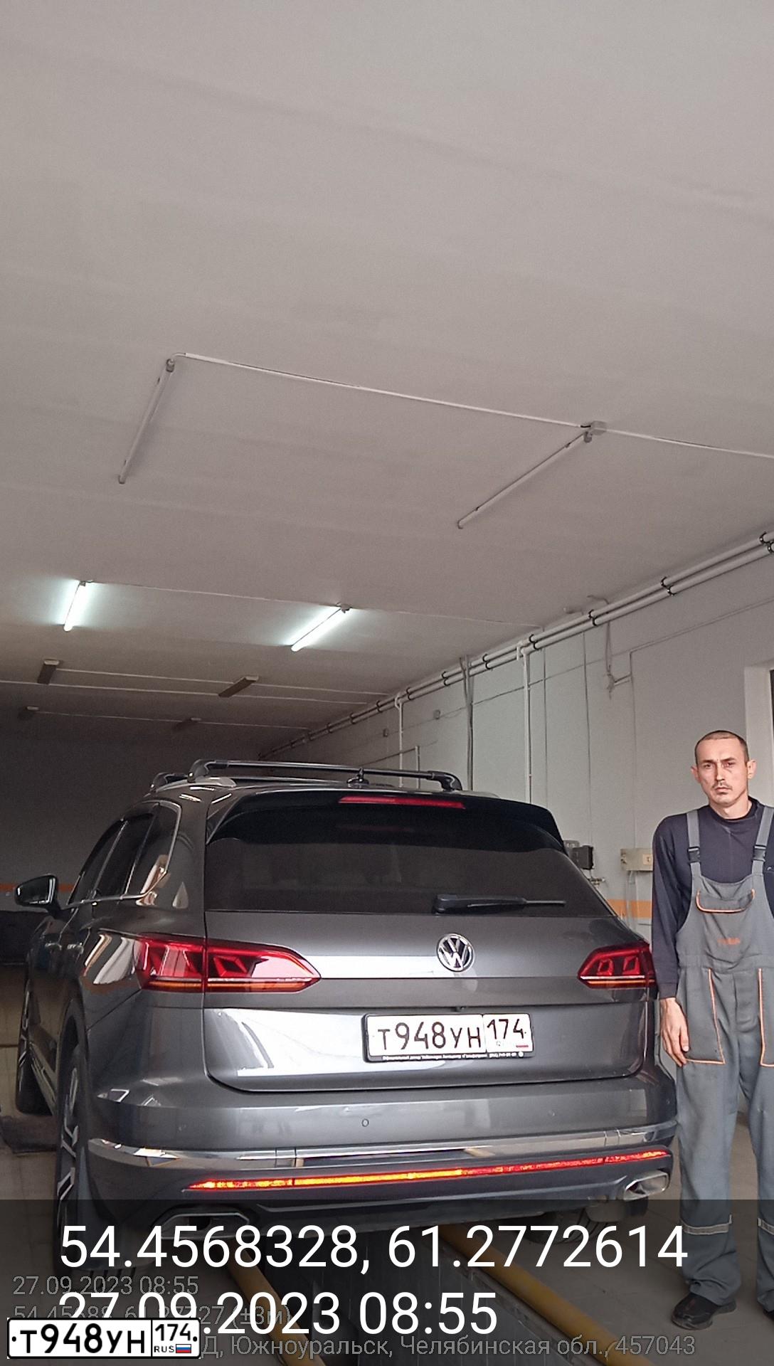 Фото автомобиля VOLKSWAGEN TOUAREG, 2019 — госномер А627ВР774. Цвет: СЕРЫЙ