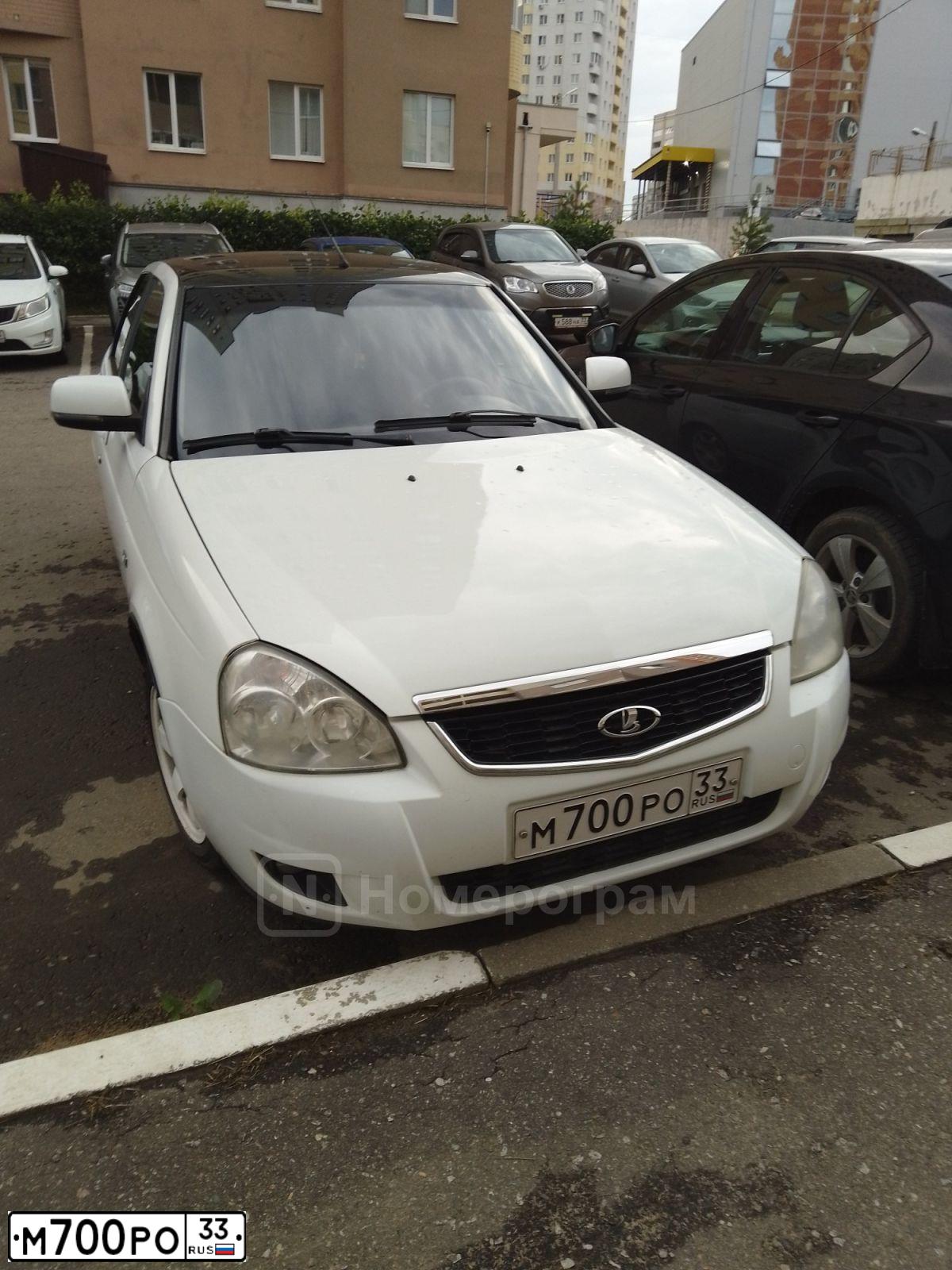 Фото автомобиля LADA 2172 PRIORA, 2010 — госномер М700РО33. Цвет: Белый