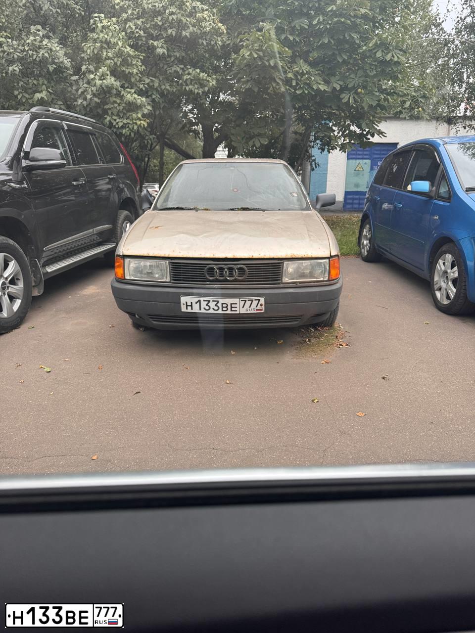 Фото автомобиля AUDI 80, 1987 — госномер Н133ВЕ777. Цвет: Серый