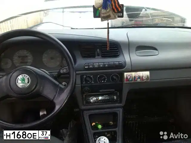 Фото автомобиля SKODA FELICIA, 1998 — госномер У733УТ77. Цвет: Белый