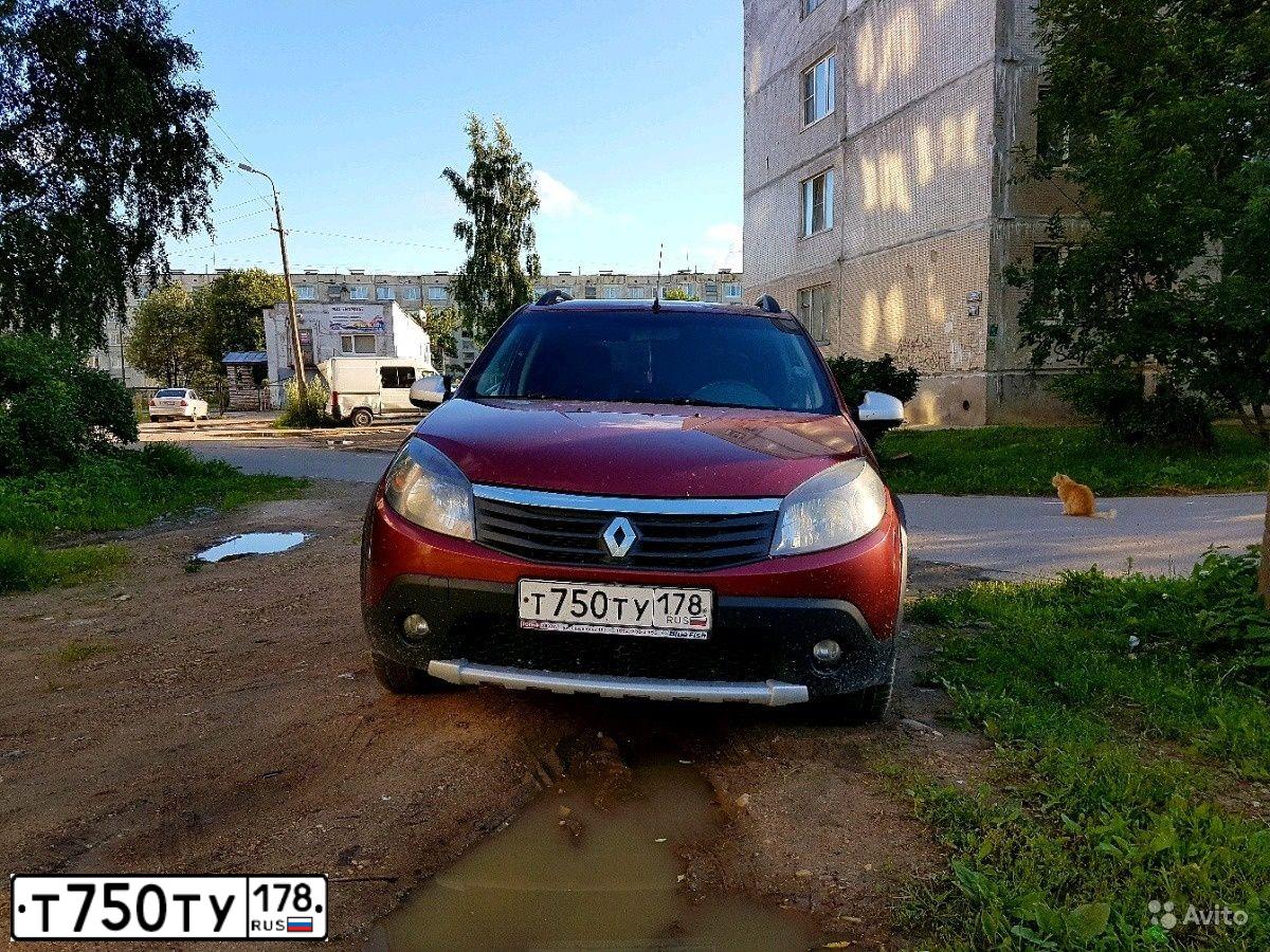 Фото автомобиля RENAULT SANDERO, 2012 — госномер У600УК47. Цвет: Красный
