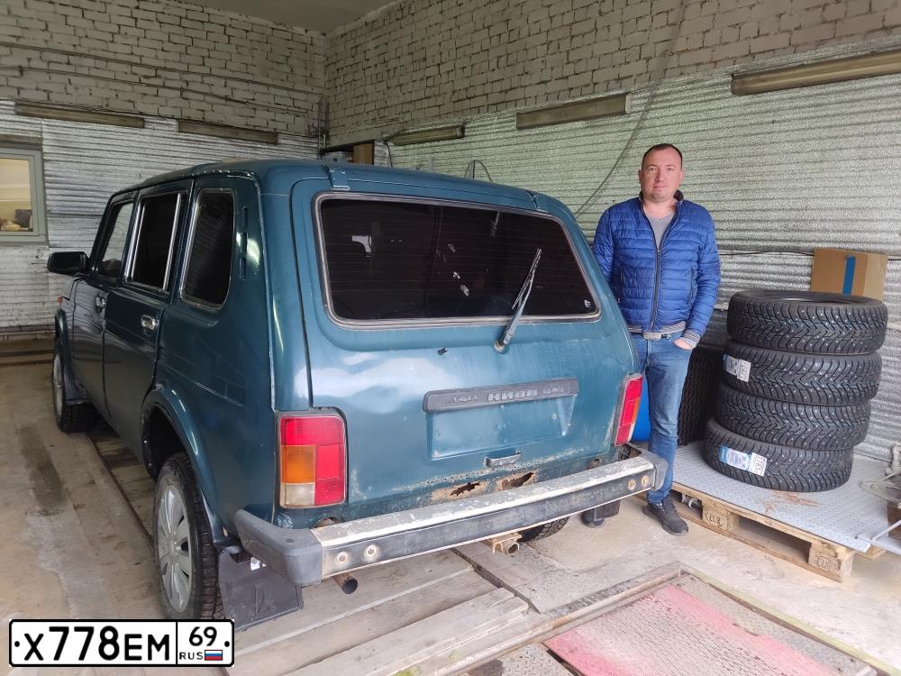 Фото автомобиля ВАЗ 21312, 1999 — госномер В021УМ69. Цвет: СИНЕ-ЗЕЛЕНЫЙ