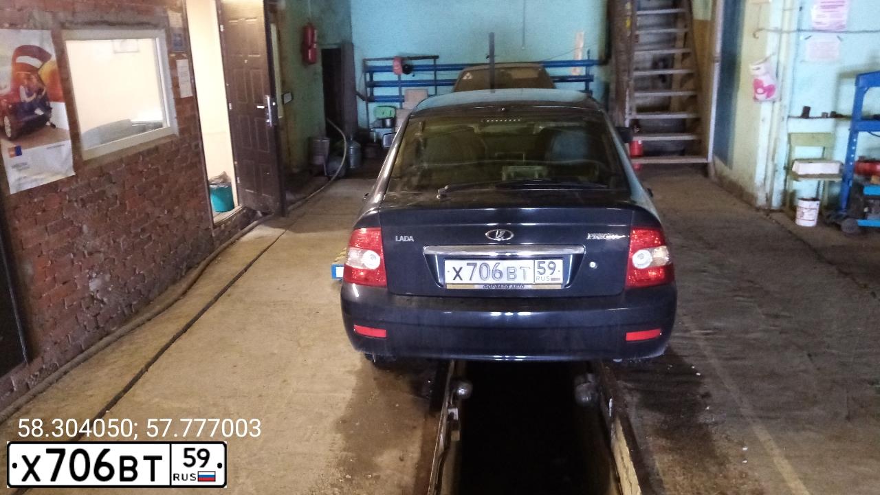 Фото автомобиля LADA 2172 PRIORA, 2008 — госномер Х706ВТ59. Цвет: ГРАФИТОВЫЙ МЕТАЛЛИК