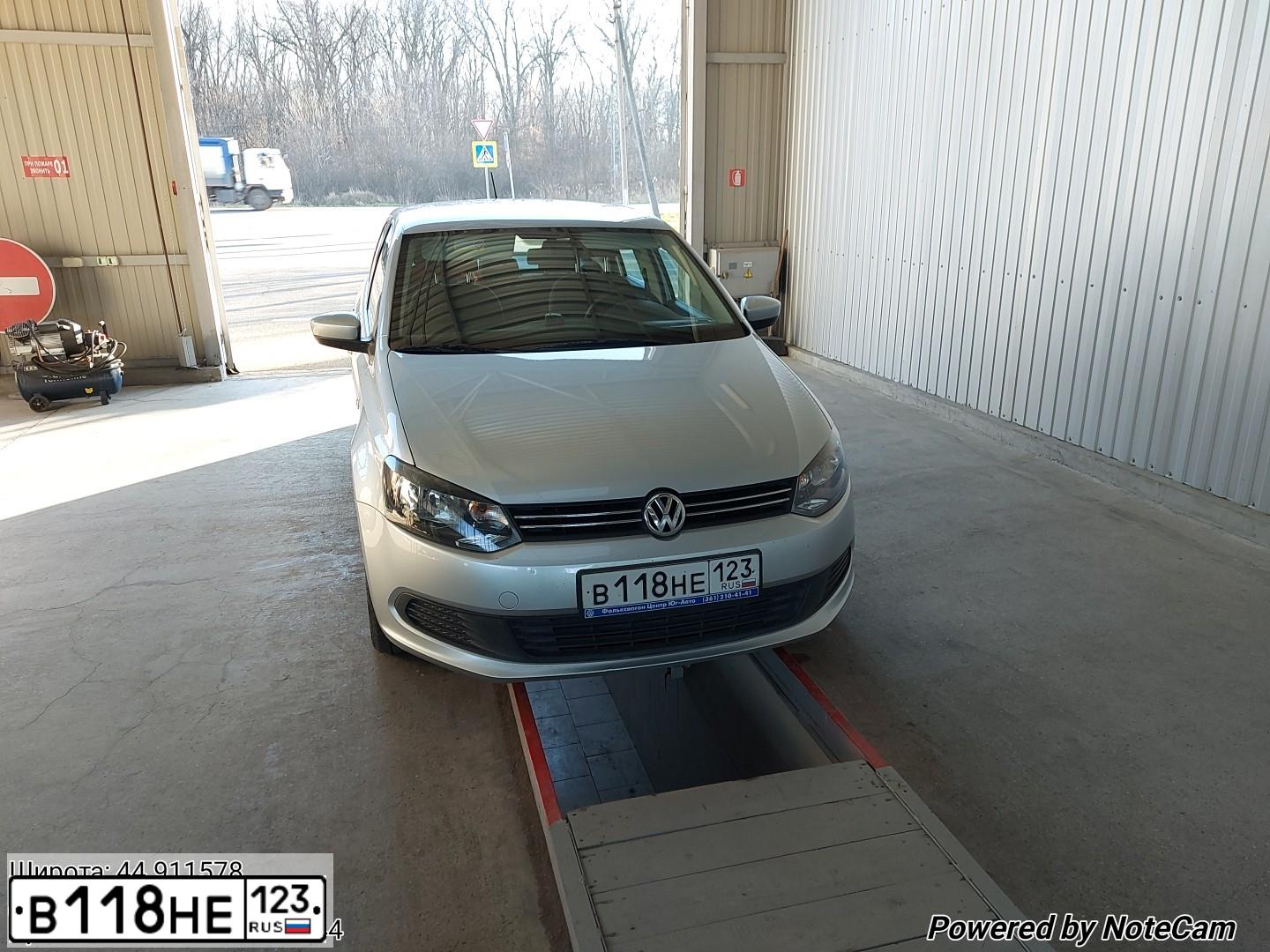 Фото автомобиля VOLKSWAGEN POLO, 2013 — госномер В118НЕ123. Цвет: СЕРЕБРИСТЫЙ