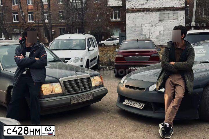 Фото автомобиля MERCEDES E-KLASSE, 1990 — госномер С428НМ63. Цвет: ЧЕРНЫЙ