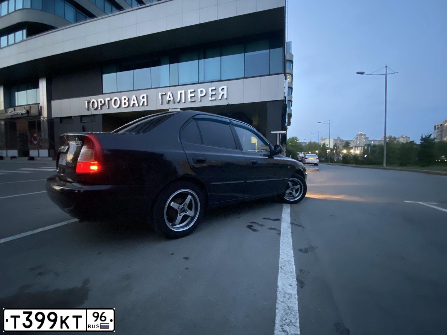 Фото автомобиля TAGAZ ACCENT, 2011 — госномер Т399КТ96. Цвет: ЧЕРНЫЙ