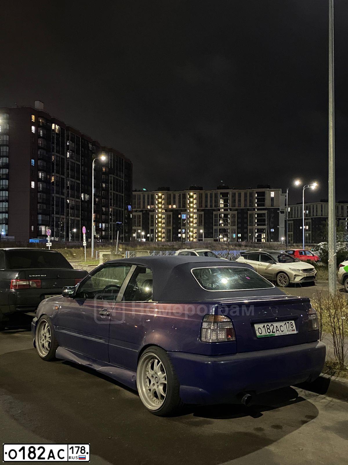 Фото автомобиля VOLKSWAGEN GOLF, 1995 — госномер О182АС178. Цвет: синий