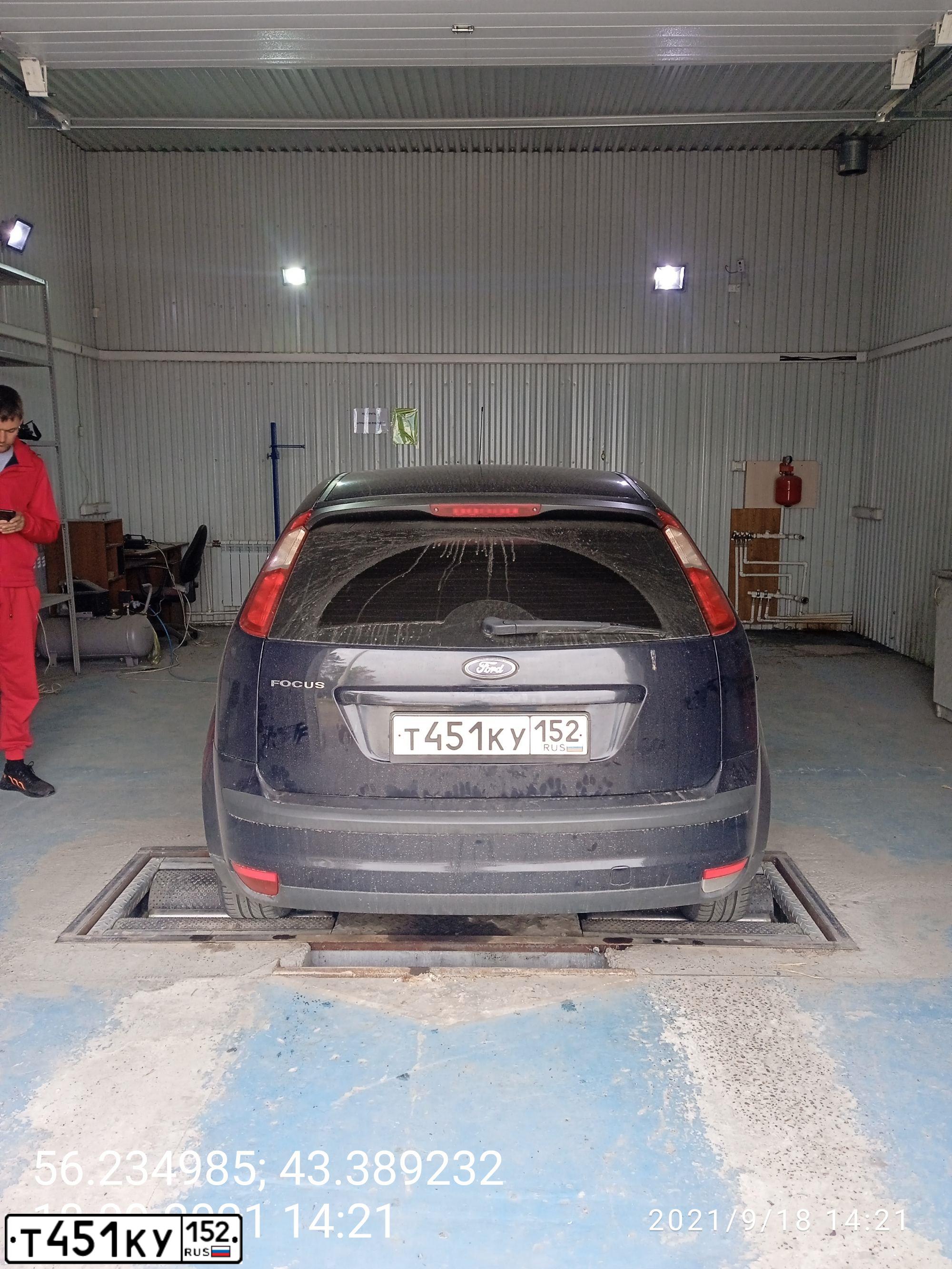 Фото автомобиля FORD FOCUS, 2007 — госномер Т451КУ152. Цвет: ТЕМНО-СИНИЙ