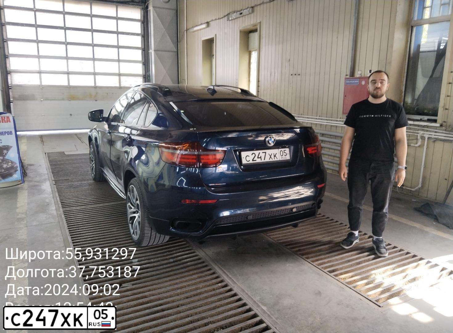 Фото автомобиля BMW X6, 2013 — госномер С247ХК05. Цвет: синий