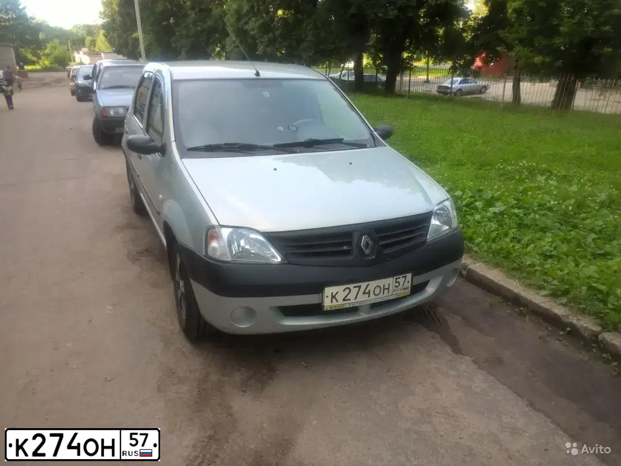 Фото автомобиля RENAULT LOGAN, 2007 — госномер К274ОН57. Цвет: СЕРЫЙ