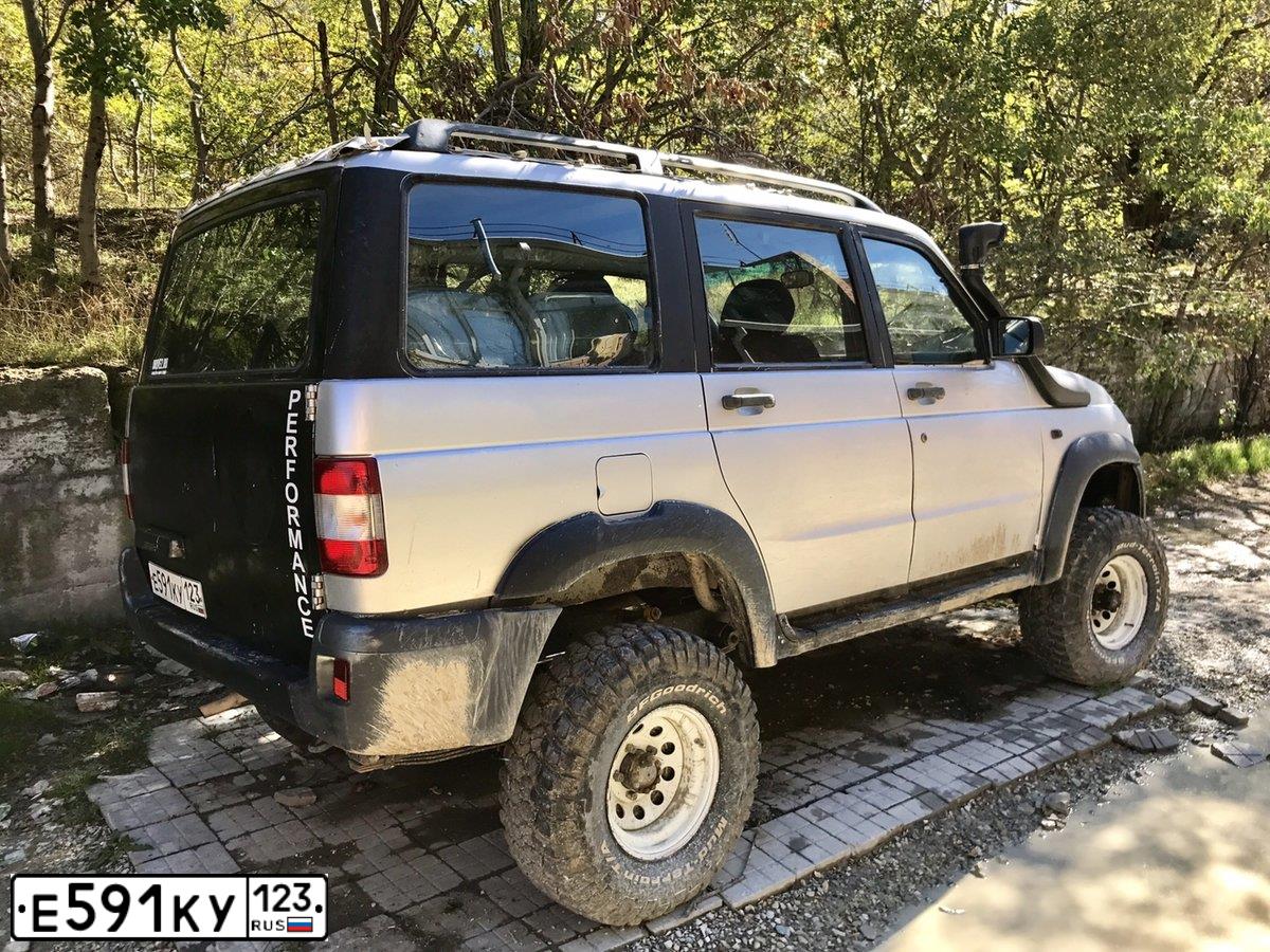 Фото автомобиля UAZ 3163 PATRIOT, 2006 — госномер Е591КУ123. Цвет: СЕРЕБРИСТЫЙ