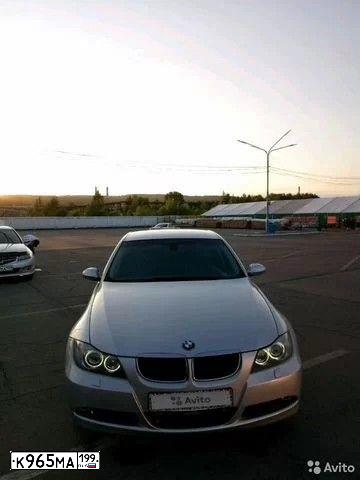 Фото автомобиля BMW 320I, 2008 — госномер К719РС164. Цвет: СВЕТЛО-СЕРЕБРИСТЫЙ
