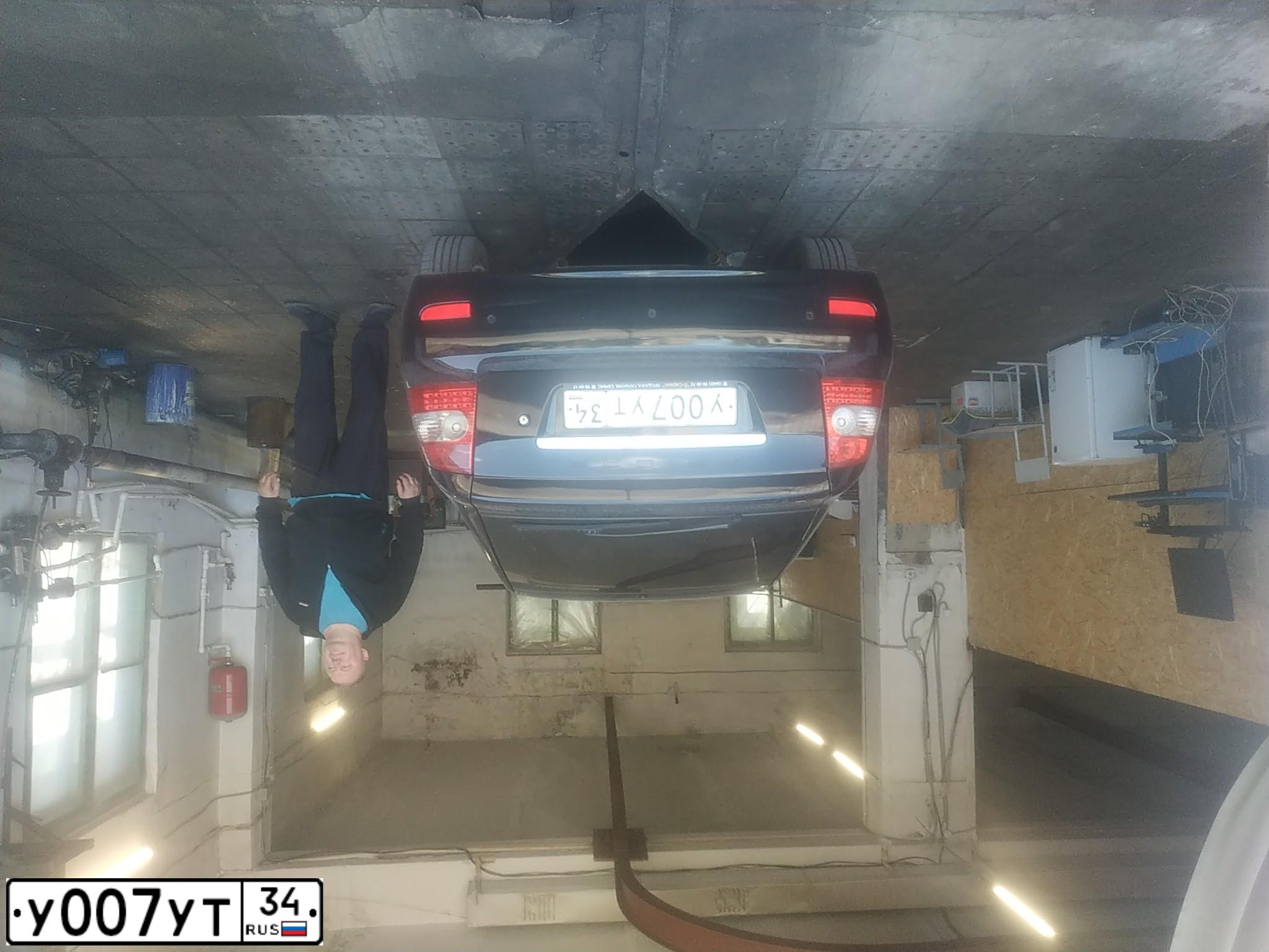 Фото автомобиля TOYOTA RAV4, 2001 — госномер У121СС26. Цвет: СЕРЫЙ