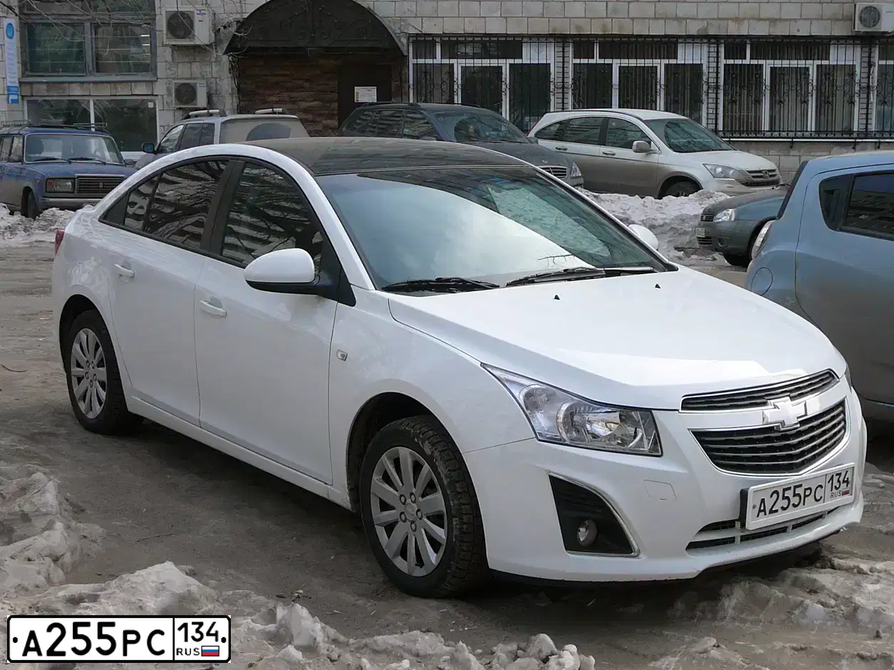 Фото автомобиля CHEVROLET CRUZE, 2013 — госномер Т561ВТ152. Цвет: БЕЛЫЙ-ЧЕРНЫЙ