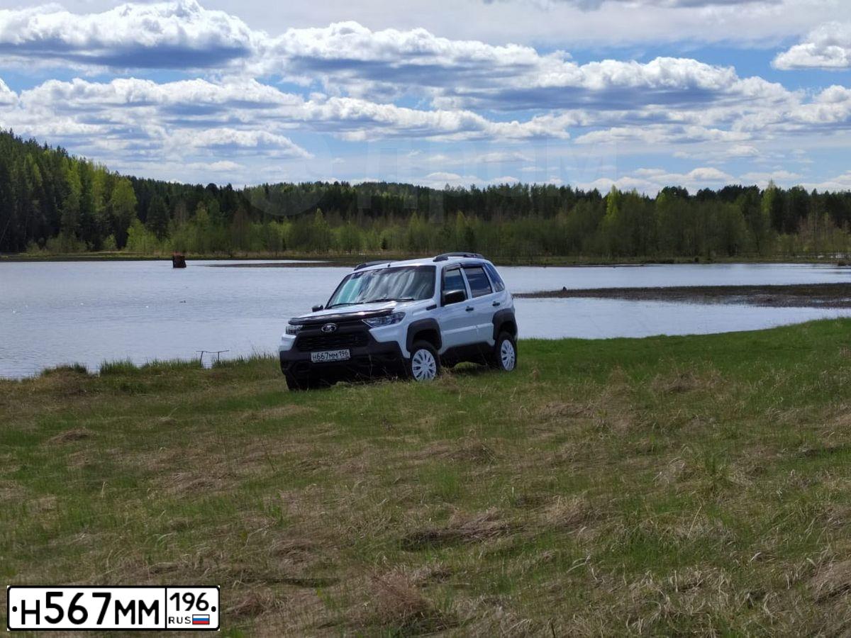 Фото автомобиля INFINITI QX70 /FX/, 2004 — госномер Т007ОО177. Цвет: БЕЖЕВЫЙ