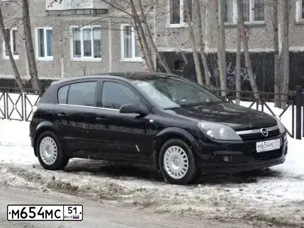 Фото автомобиля OPEL ASTRA, 2006 — госномер В252КХ177. Цвет: ЧЕРНЫЙ