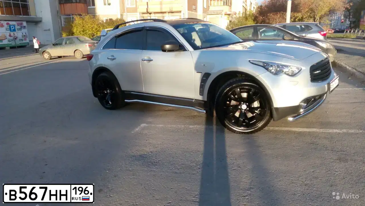 Фото автомобиля INFINITI QX70 /FX/, 2009 — госномер В567НН196. Цвет: СЕРЕБРИСТЫЙ