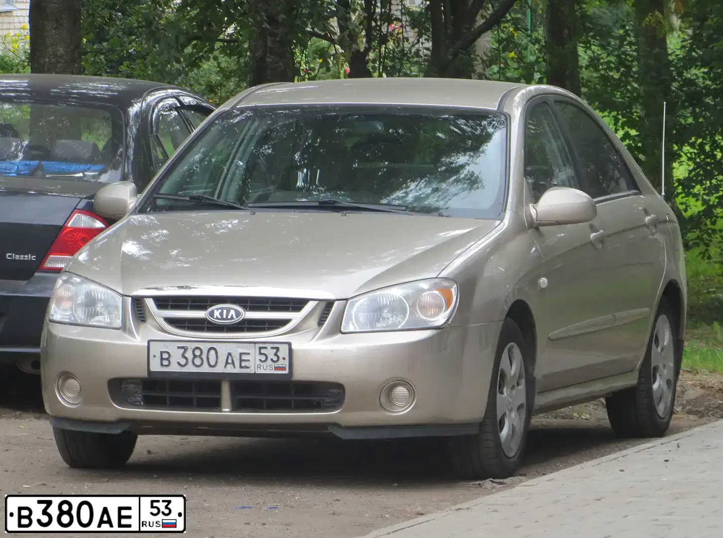 Фото автомобиля KIA CERATO, 2006 — госномер С702ВЕ198. Цвет: СВЕТЛО-БЕЖЕВЫЙ