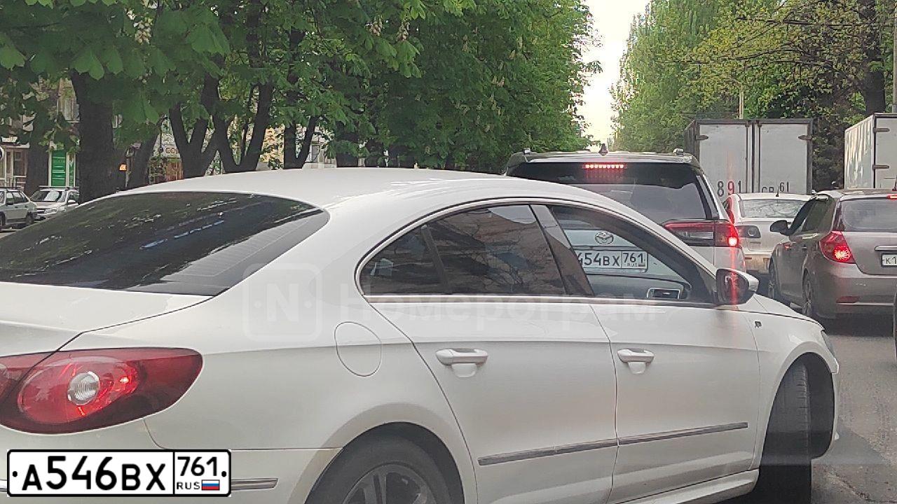 Фото автомобиля NISSAN NOTE, 2007 — госномер А546ВХ761. Цвет: СЕРЕБРИСТЫЙ