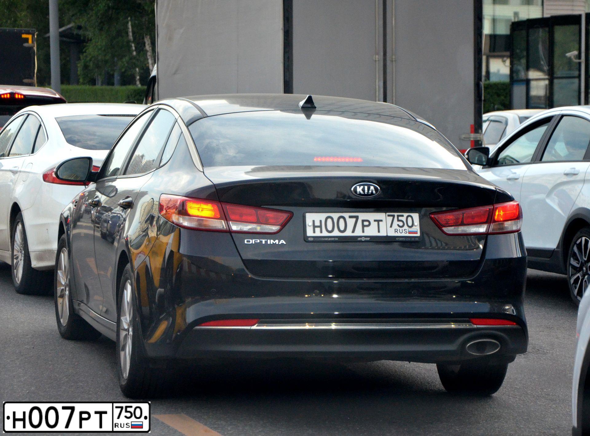 Фото автомобиля KIA OPTIMA, 2017 — госномер У696АА250. Цвет: ЧЕРНЫЙ