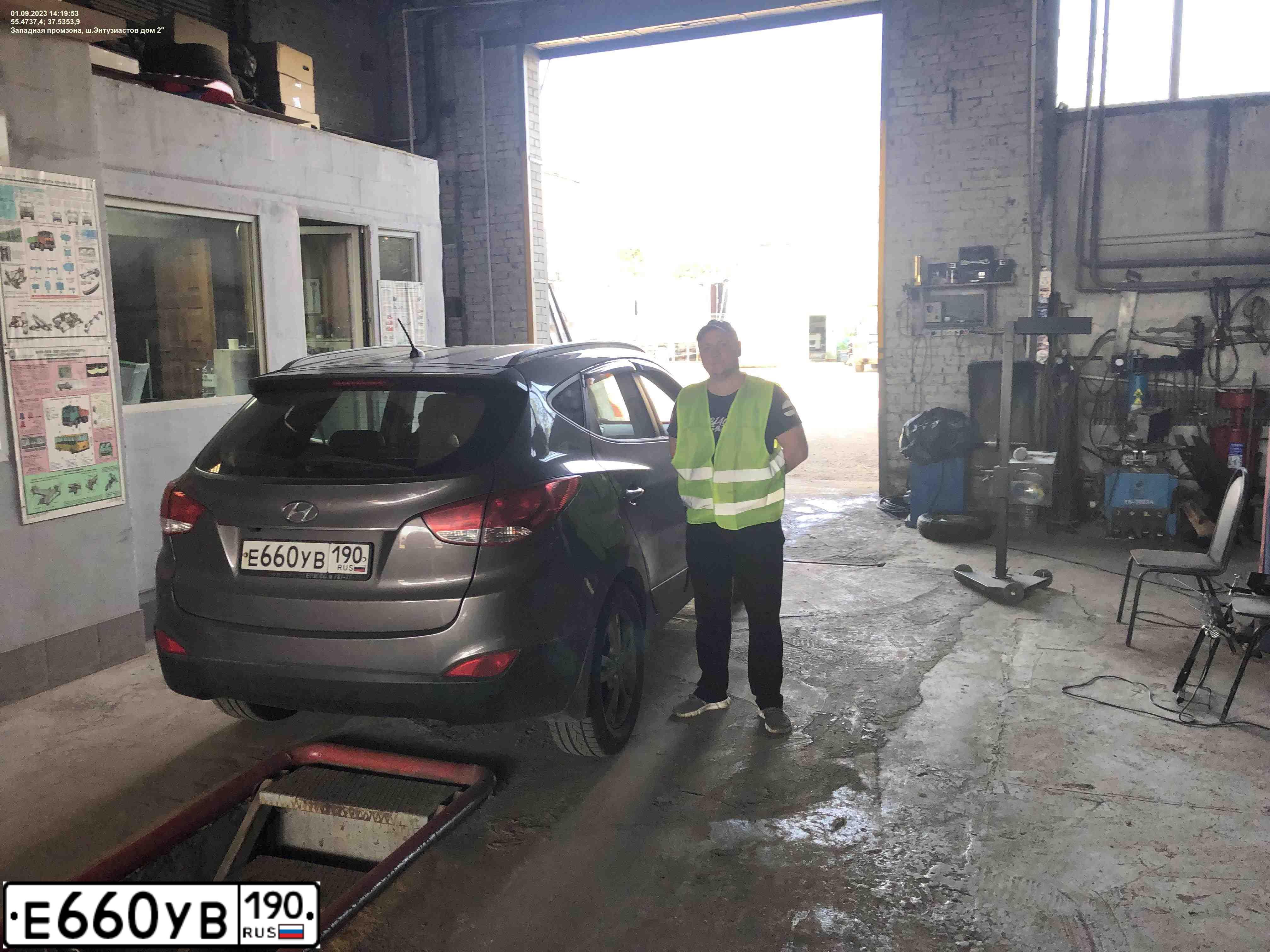 Фото автомобиля HYUNDAI IX35, 2012 — госномер Н111РЕ790. Цвет: Коричневый