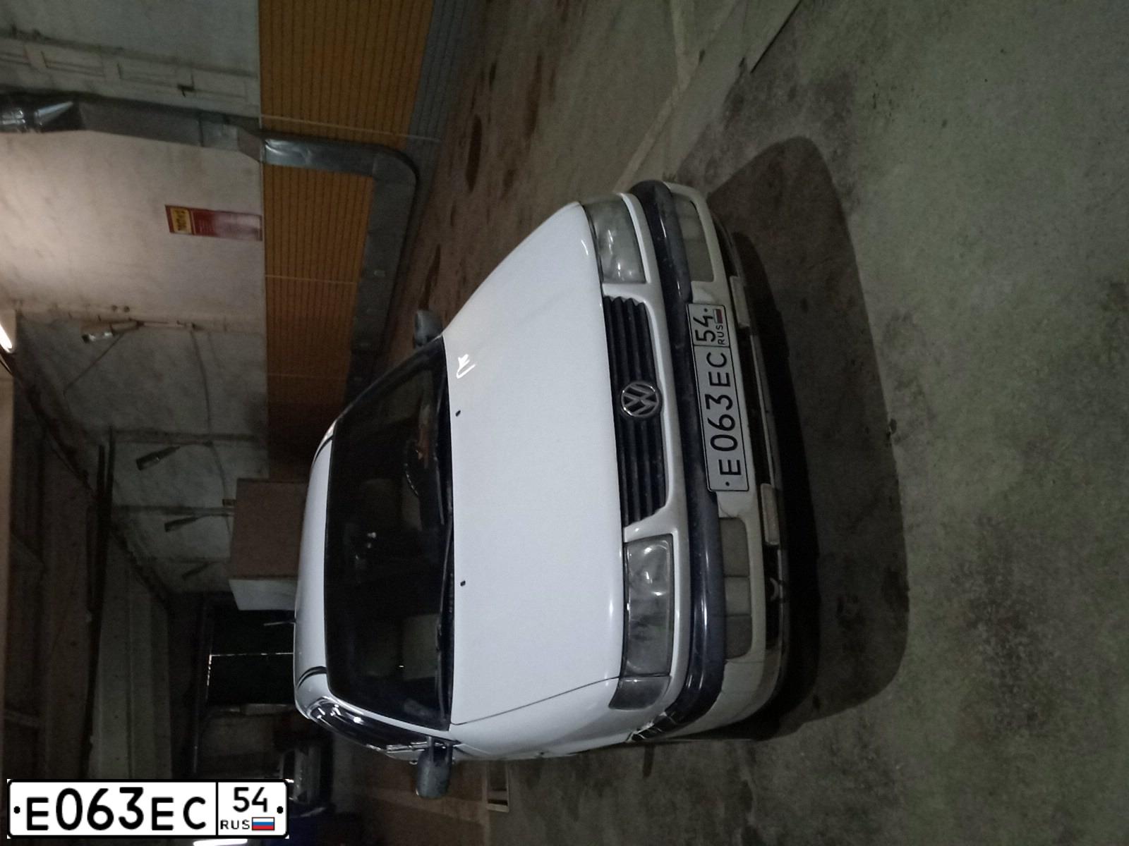 Фото автомобиля VOLKSWAGEN PASSAT, 1996 — госномер Е063ЕС54