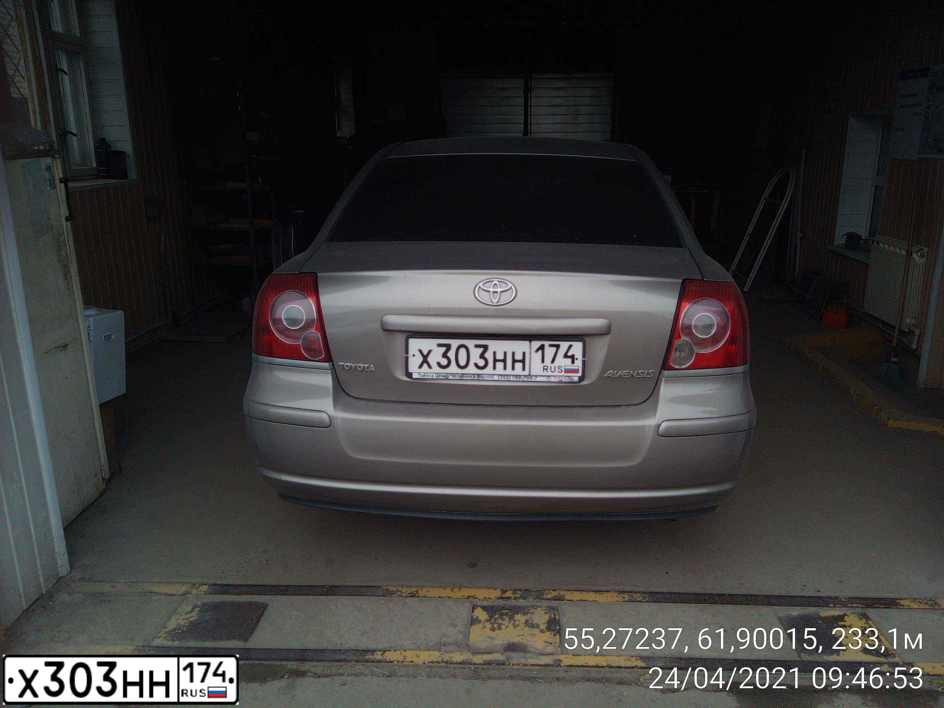Фото автомобиля TOYOTA AVENSIS, 2007 — госномер Х303НН174. Цвет: БЕЖЕВЫЙ