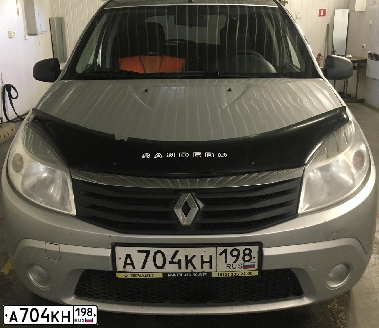 Фото автомобиля RENAULT SANDERO, 2014 — госномер Р937ВР44. Цвет: СВЕТЛО-СЕРЫЙ