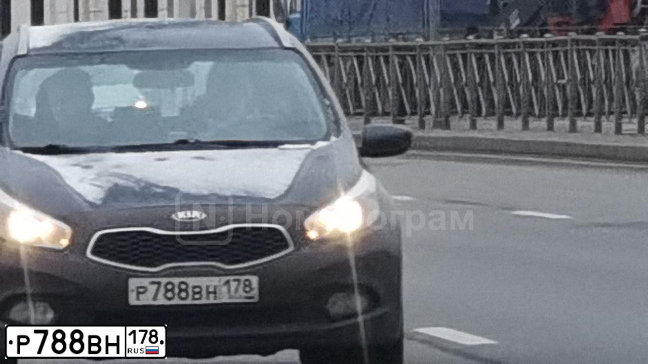 Фото автомобиля KIA CEE'D, 2013 — госномер Р788ВН178. Цвет: синий