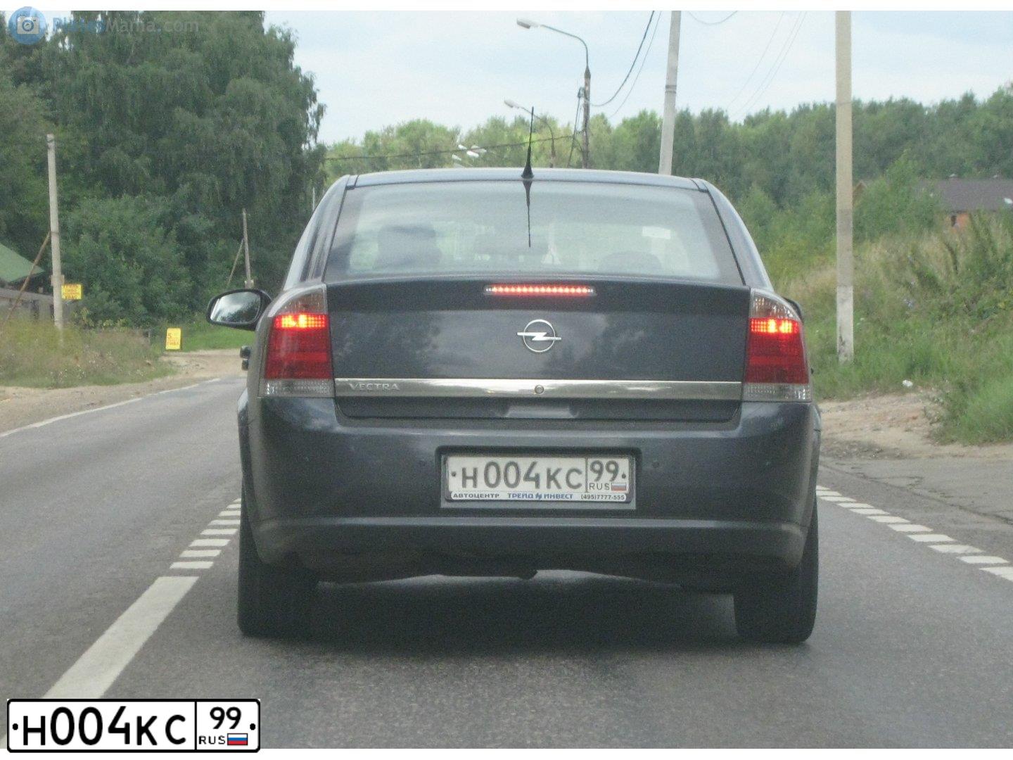 Фото автомобиля OPEL VECTRA, 2006 — госномер Н004КС99. Цвет: ТЕМНО-СЕРЫЙ