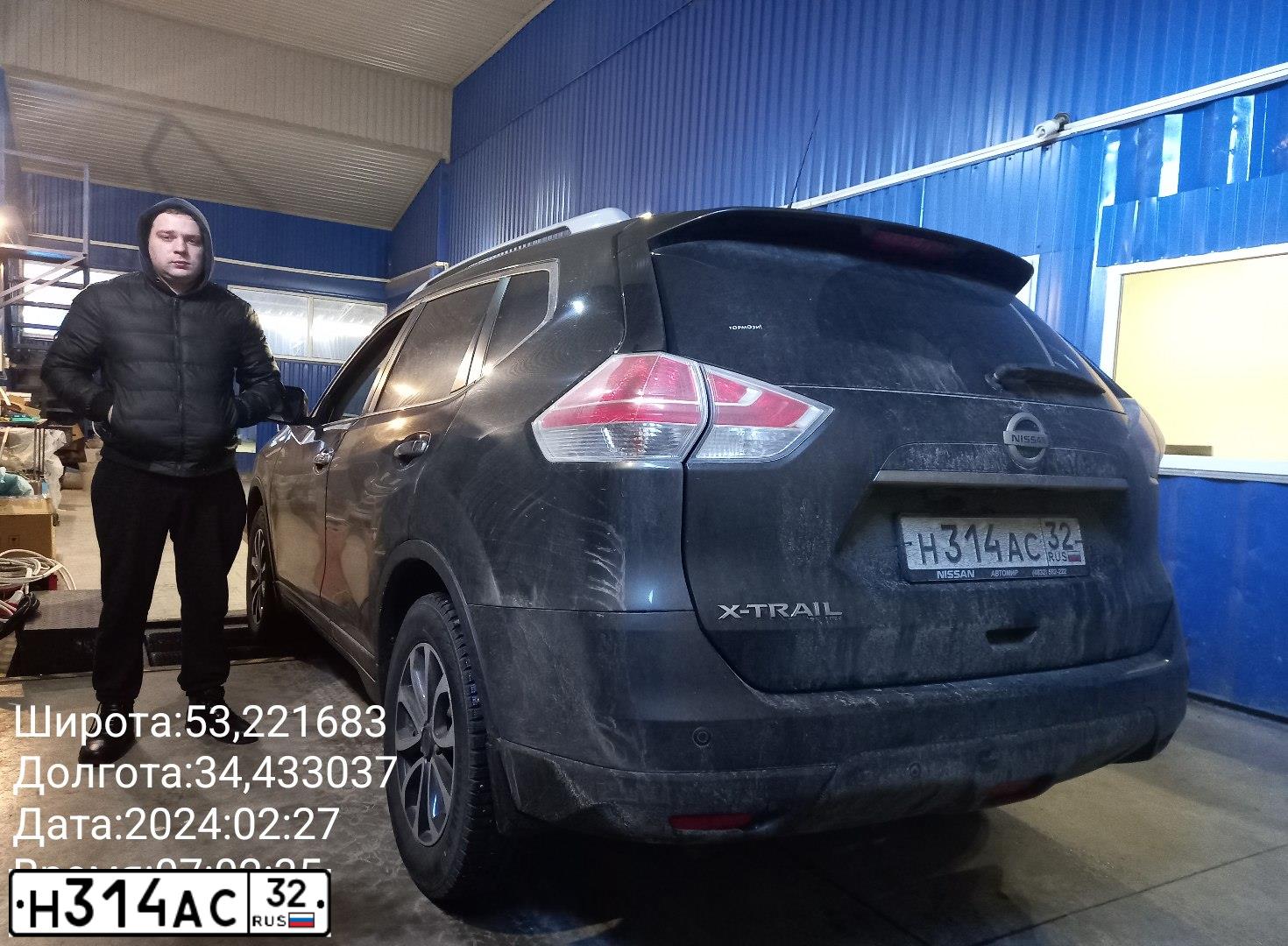 Фото автомобиля NISSAN X-TRAIL, 2015 — госномер Н314АС32. Цвет: ЗЕЛЕНЫЙ