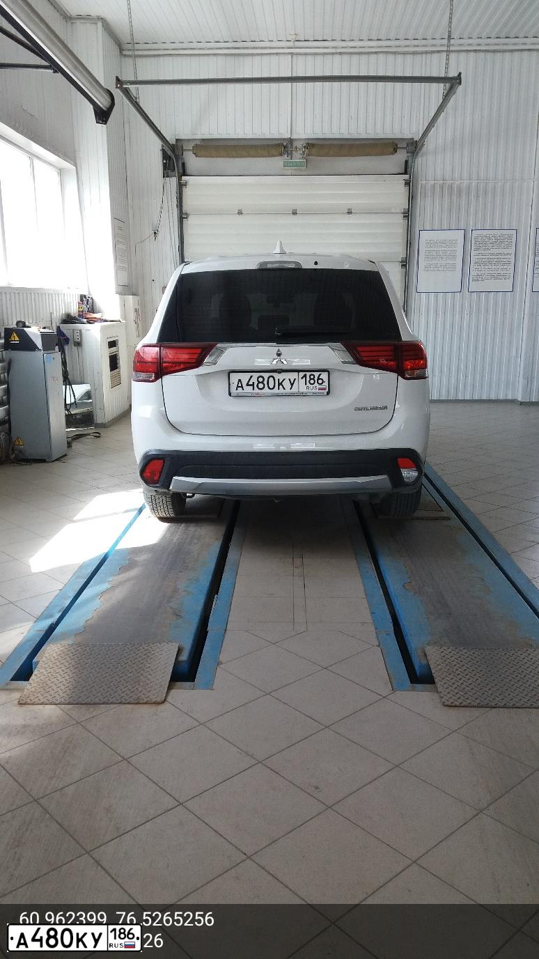 Фото автомобиля MITSUBISHI OUTLANDER, 2017 — госномер А187АА72. Цвет: БЕЛЫЙ