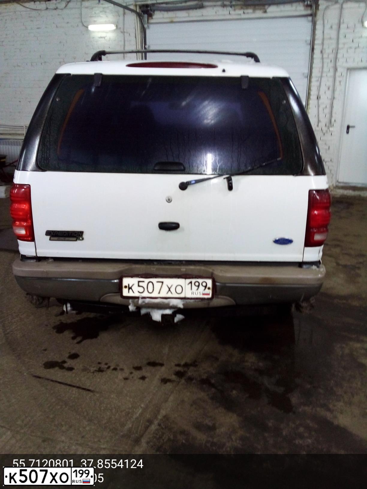 Фото автомобиля FORD EXPEDITION, 1997 — госномер А400ВН40. Цвет: БЕЛЫЙ