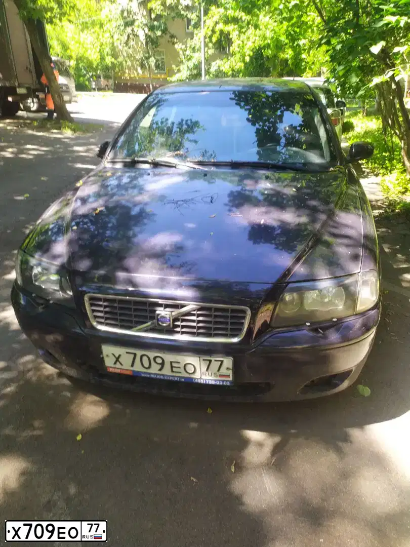 Фото автомобиля VOLVO S80, 2005 — госномер Х709ЕО77. Цвет: СИНИЙ ТЕМНЫЙ